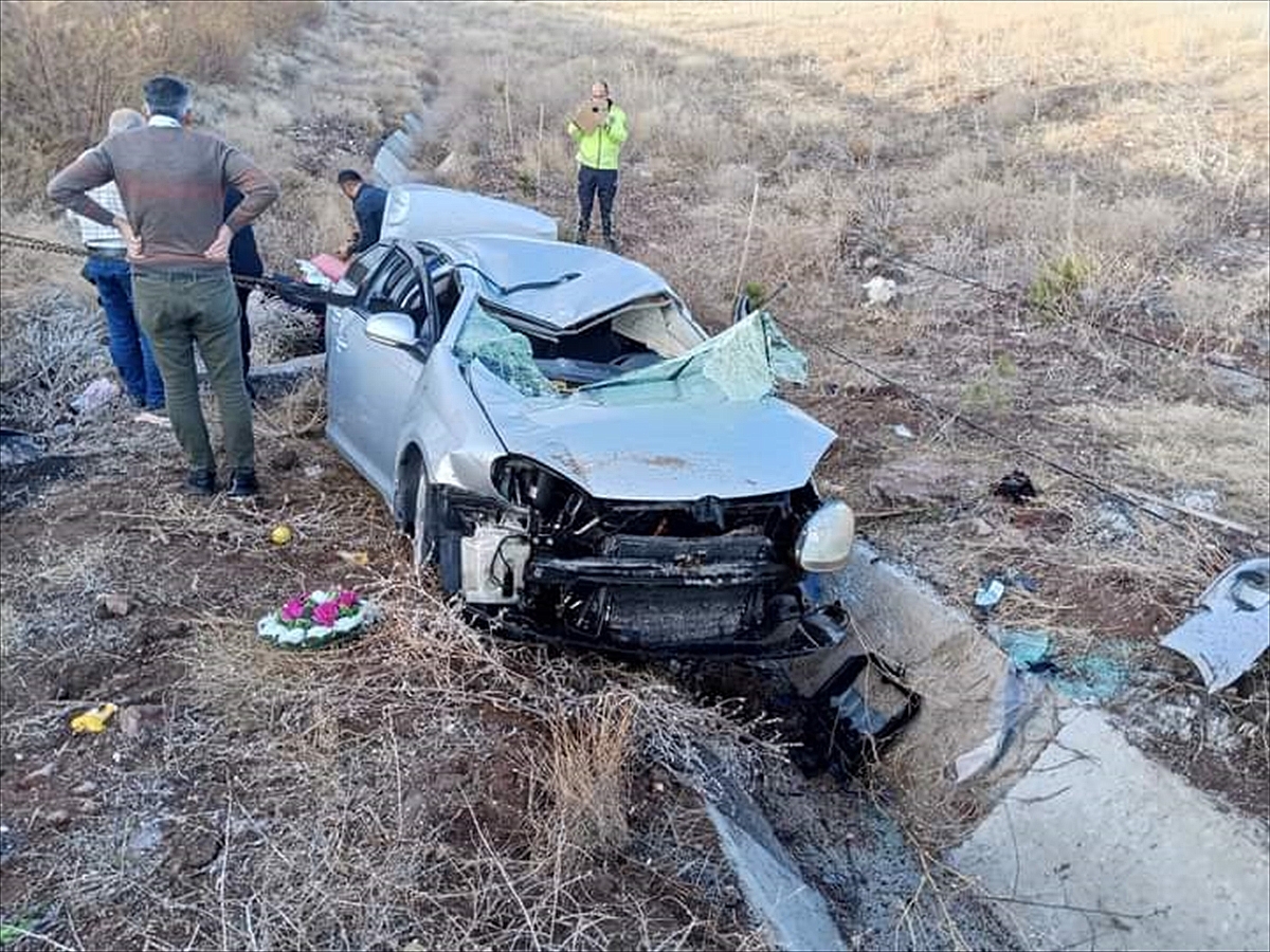 Trafik kazasında 1 kişi öldü, 4 kişi yaralandı