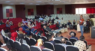 Üniversite öğrencilerine "En İyi Narkotik Polisi Anne" semineri verildi