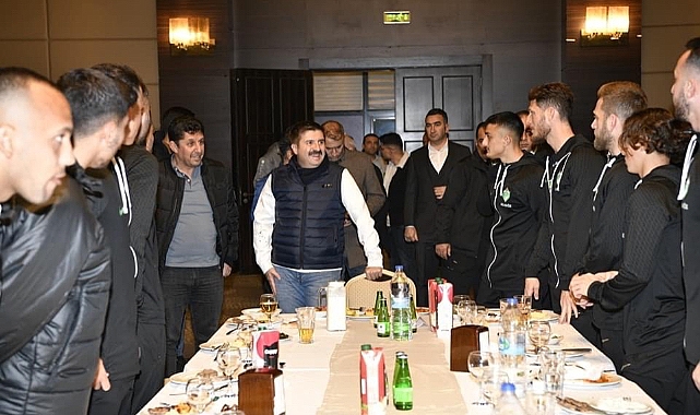 Vali Sarıibrahim ve Karaman FK Yönetiminden Iğdır FK kafilesine ziyaret 