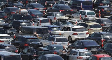 Yurt dışından emeklilerin yabancı plakalı taşıtları Türkiye'de aralıksız 4 yıl kalabilecek