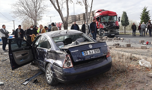 Zincirleme trafik kazasında 2 kişi yaralandı