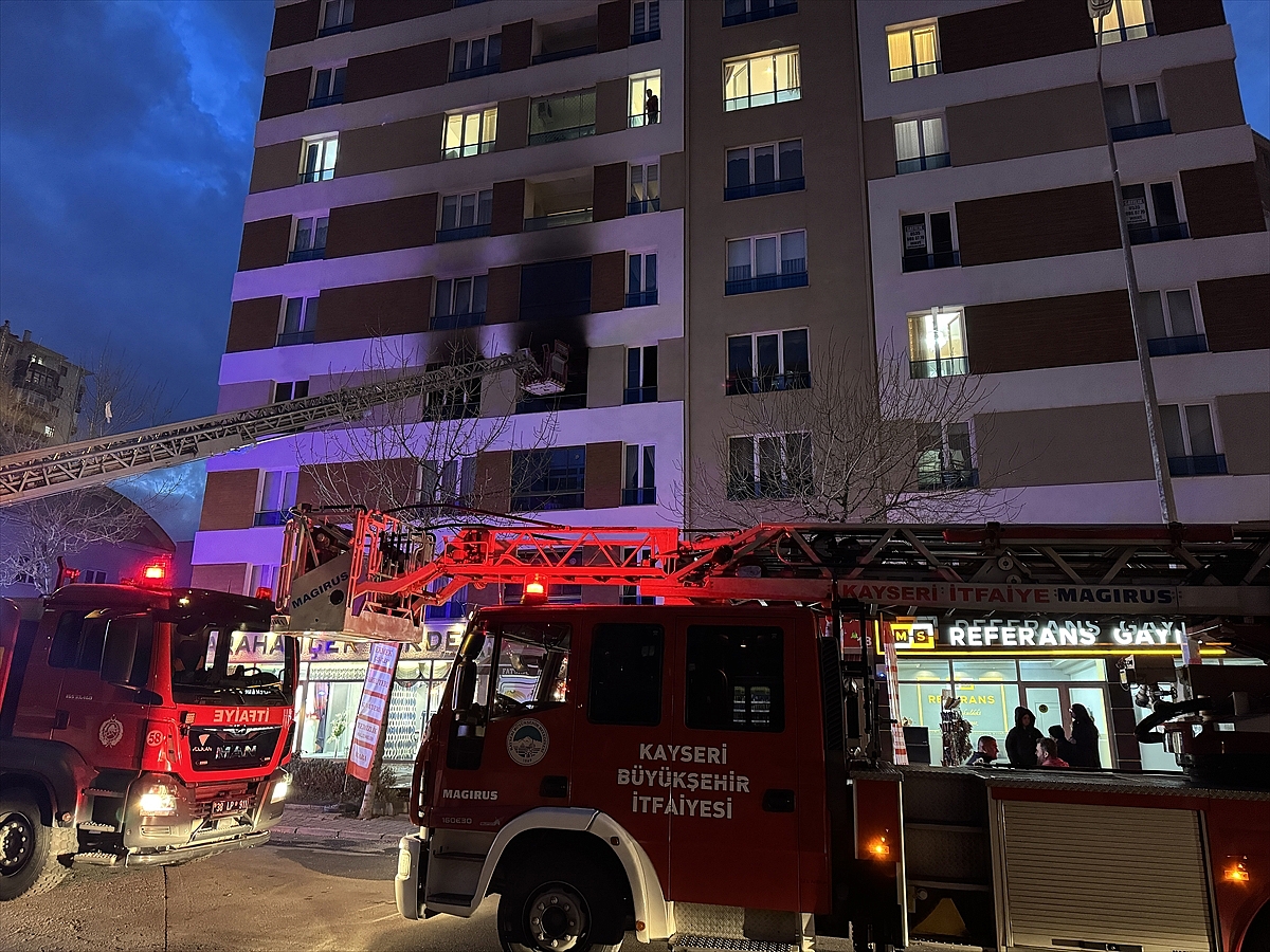 14 katlı binada çıkan yangında 7 kişi dumandan etkilendi