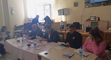 Ermenek'te Yılın Son Etkinliğinde Kaymakam Erdoğan öğrencilerle Kitap Okudu
