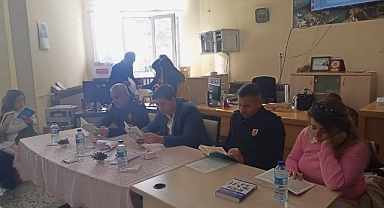 Ermenek'te Yılın Son Etkinliğinde Kaymakam Erdoğan öğrencilerle Kitap Okudu