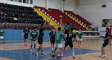 Hentbol Yarı Final Müsabakaları Nefes Kesiyor