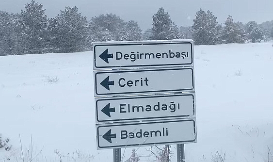 Karaman'da 12 köyün merkezle ulaşımı kesildi