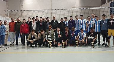 Karaman'da GSB Yurtları Arası Voleybol Turnuvası sona erdi