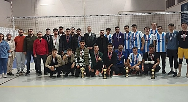 Karaman'da GSB Yurtları Arası Voleybol Turnuvası sona erdi
