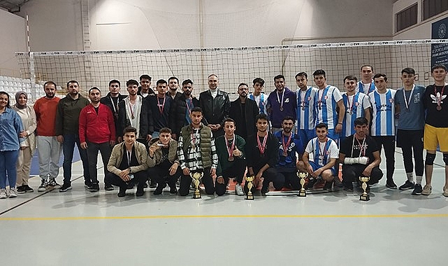 Karaman'da GSB Yurtları Arası Voleybol Turnuvası sona erdi