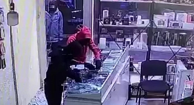 Karaman'da Hırsızların Cep Telefonunu Çaldığı Anlar Kameraya Yansıdı