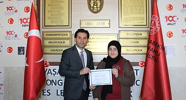 Kazımkarabekir Güzel Yazıyor Projesi Şampiyonları ödüllerini aldı
