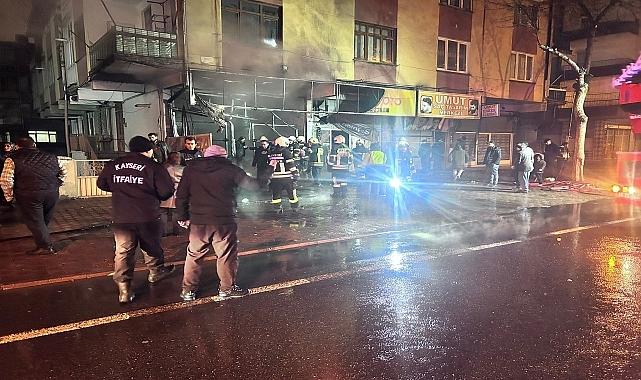 Lastik dükkanında çıkan yangın söndürüldü