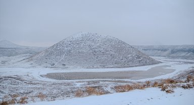 Meke Gölü kar yağışının ardından beyaza büründü