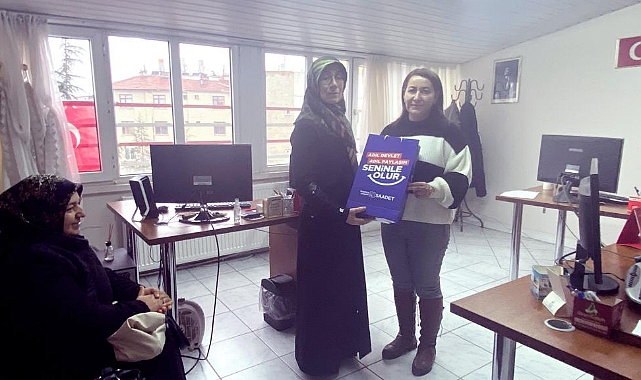 Saadet Partili hanımlardan, kadın gazetecileri onurlandıran ziyaret