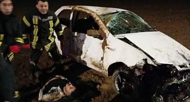 Sürücü takla atan otomobilin altında kaldı