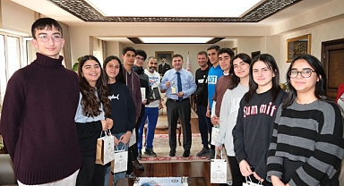 Badminton Takımı Oyuncularından Sürpriz Ziyaret