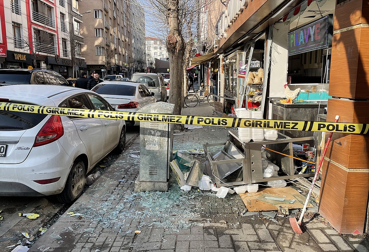 Bir iş yerinde patlama sonucu hasar oluştu