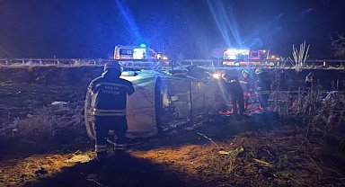 Devrilen otomobildeki 3 kişi öldü, 3 kişi yaralandı
