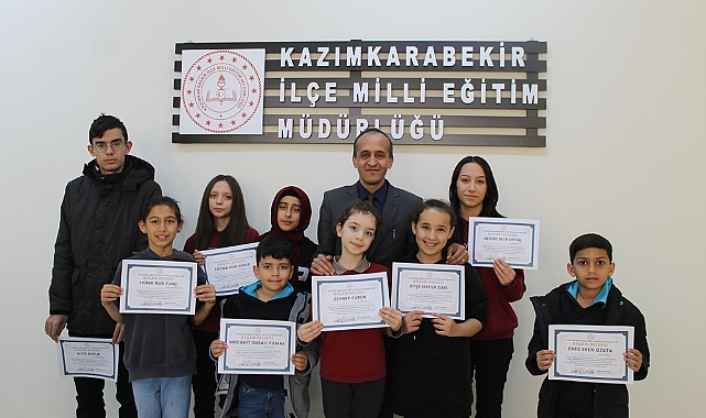En çok kitap okuyan öğrenciler ödüllendirildi 