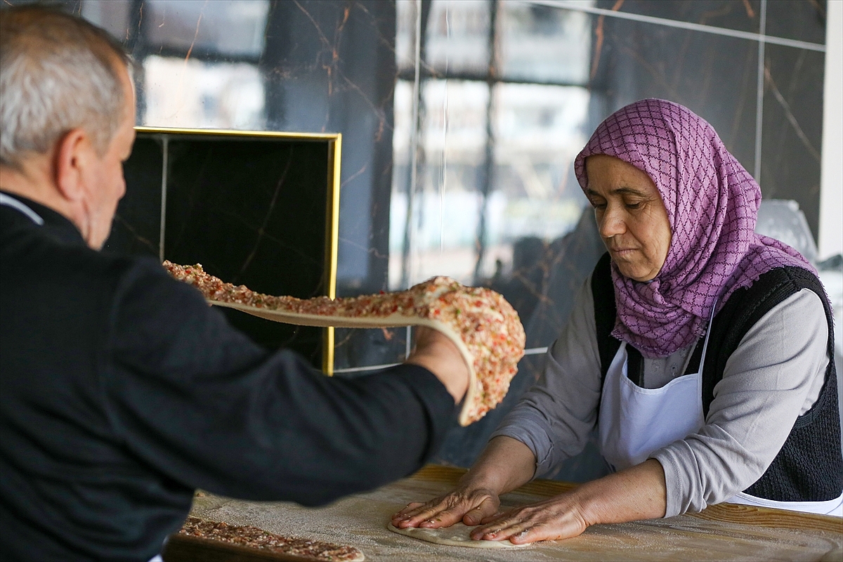 Etli ekmek ustası çift, hayatı da işi de "aşkla" paylaşıyor