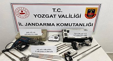 Kaçak kazı yapan 4 şüpheli suçüstü yakalandı