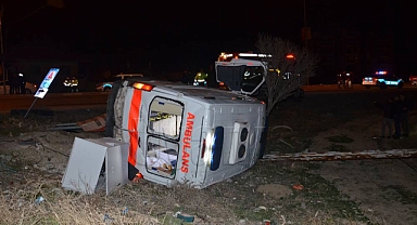Karaman’da Ambulans ile Otomobil Çarpıştı: 2'si Ağır 5 Yaralı