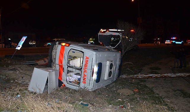 Karaman’da Ambulans ile Otomobil Çarpıştı: 2'si Ağır 5 Yaralı