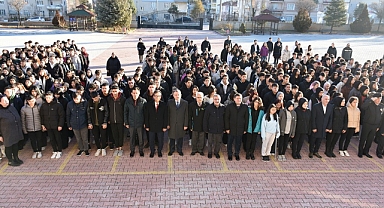 Maarif Camiası Saygı Duruşuna Geçti: 6 Şubat Depremi Okullarda Anıldı