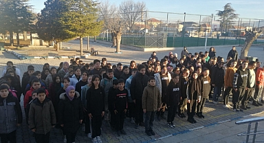 Okullarda Hayat Bir Dakikalığına Durdu