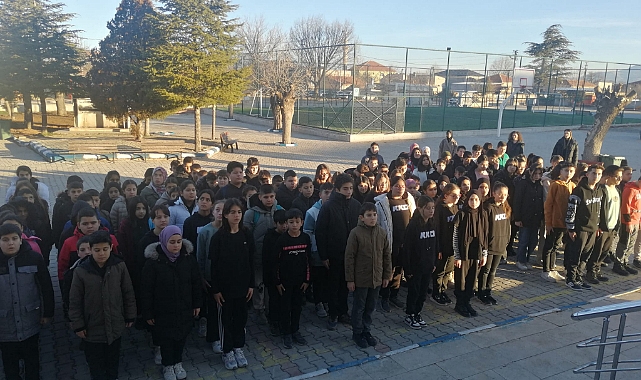 Okullarda Hayat Bir Dakikalığına Durdu