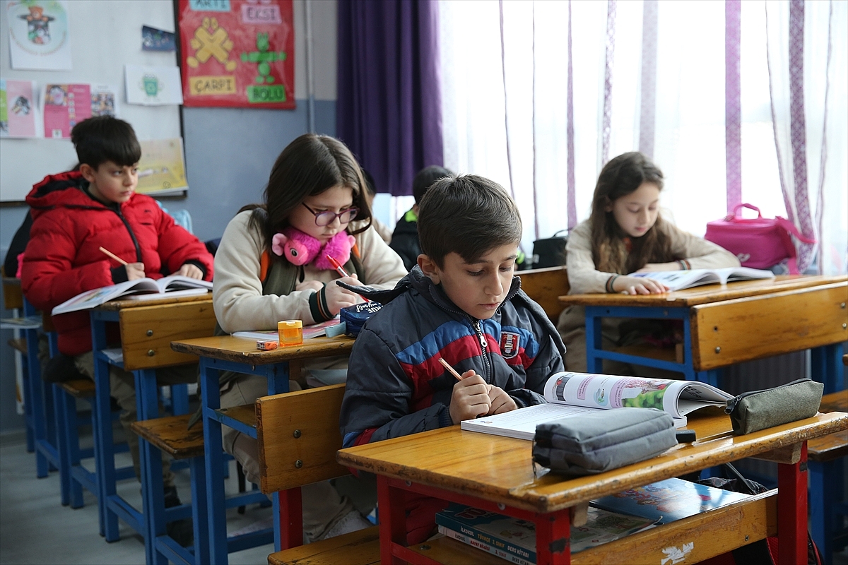 Okullarda yarıyıl tatili sonrası ilk ders zili çaldı
