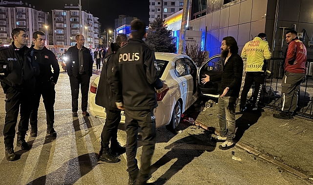 Trafik kazasında anne ve kızı yaralandı