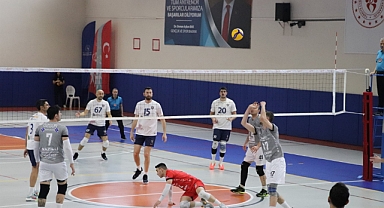 TVF Erkekler 2. Lig yarı final etabı nefesleri kesti