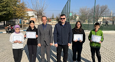 Ücretsiz Dijital Eğitim Desteğinde Başarı Gösteren Öğrenciler Ödüllendirildi