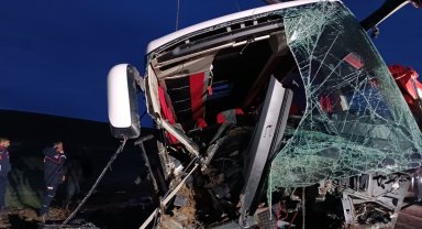 Yolcu otobüsünün devrilmesi sonucu 19 kişi yaralandı