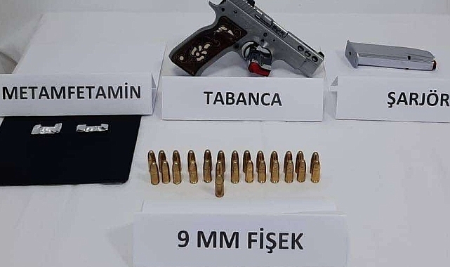 2 kişi sentetik uyuşturucu ve tabancayla yakalandı