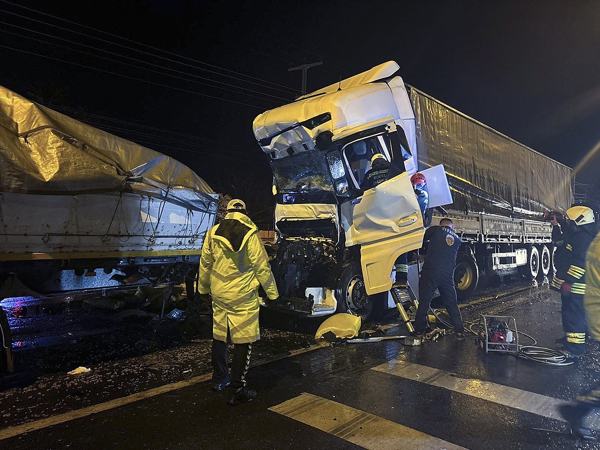 4 tırın karıştığı zincirleme trafik kazasında 1 kişi öldü