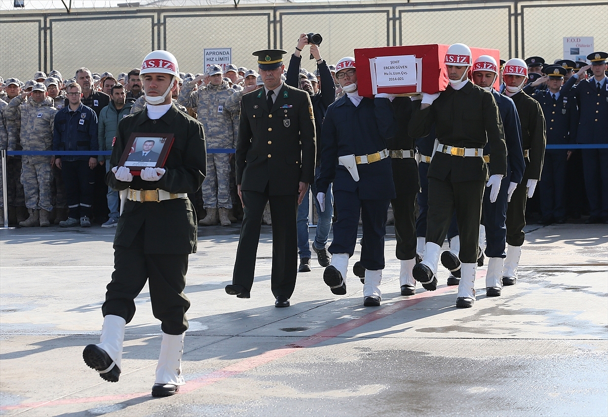 Askeri eğitim uçağının düştüğü şantiyede şehit olan uzman çavuşun naaşı Aydın'a gönderildi