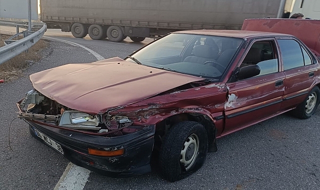 Bariyere çarpan otomobildeki 3 kişi yaralandı