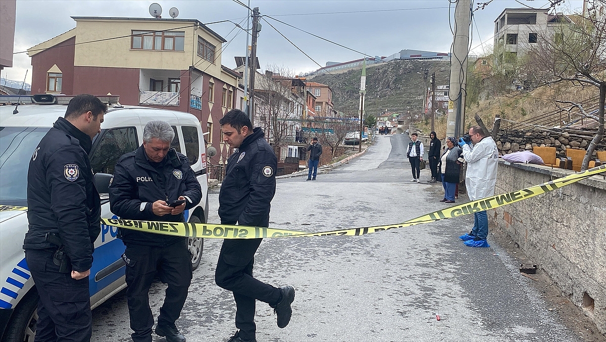 Bıçaklı kavgada 2 kişi yaralandı