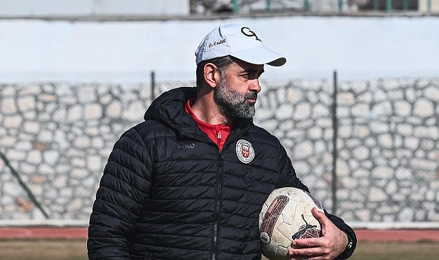 Karaman FK Teknik Direktörü Erdil: Bu şehirde takımına sahip çıkan bir taraftar var