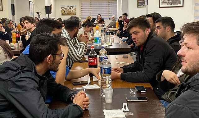 KAREV üyeleri ve öğrenciler iftarda buluştu