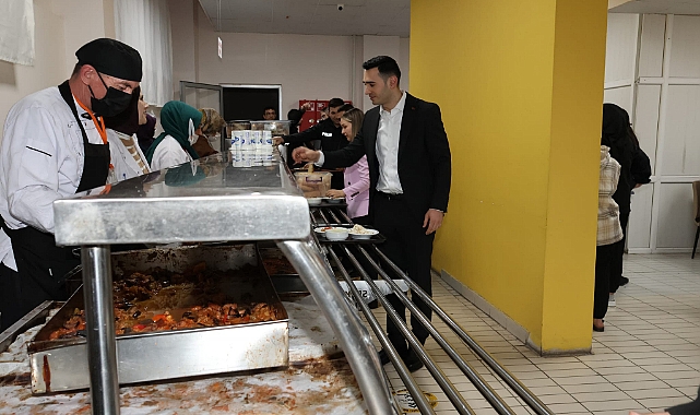 Kaymakam Kaya iftarını öğrencilerle açtı