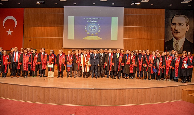 KMÜ'de 'Akademik Performans ve Biniş Giyme Töreni'