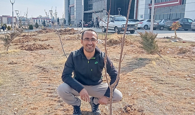 KMÜ'de Kayısı Bahçesi Çiçek Açtı
