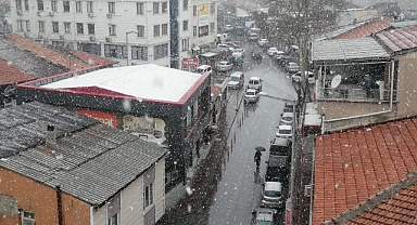 Meteoroloji Tahminleri Tuttu, Karaman'a Lapa Lapa Kar Yağıyor