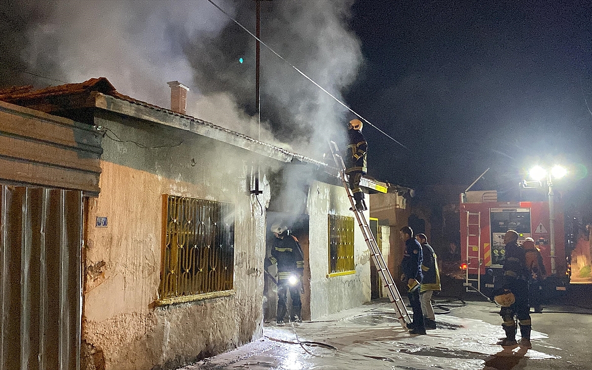 Müstakil evde çıkan yangın söndürüldü