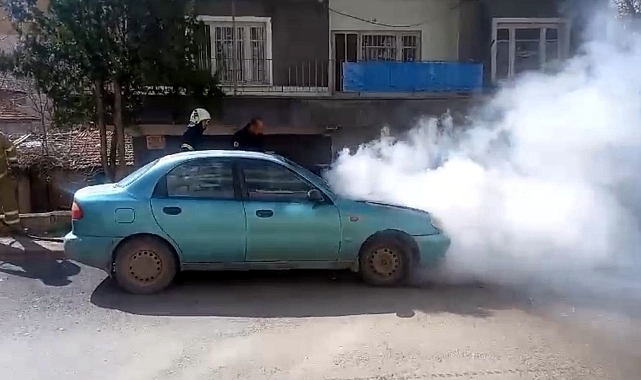 Park halindeki otomobil yandı