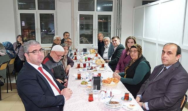 Sarıibrahim çifti, Huzurevi sakinleriyle iftar açtı