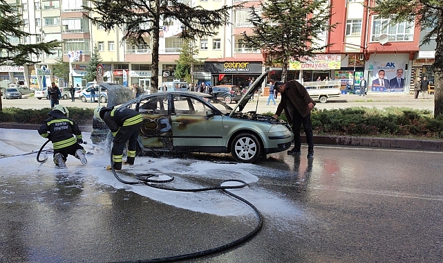 Seyir halindeki araç yandı